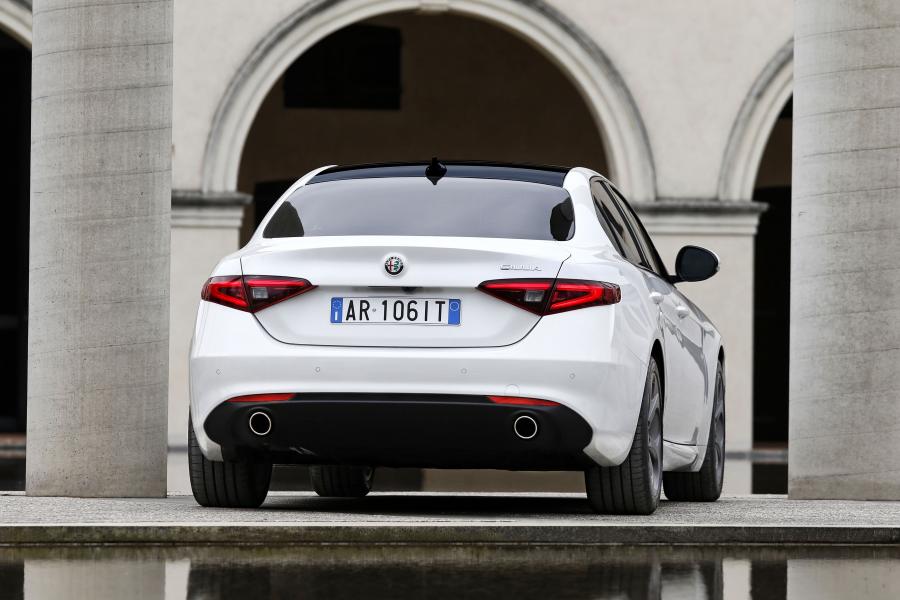  Alfa Romeo Giulia 2016 года  (WW) (фото 15 из 42)